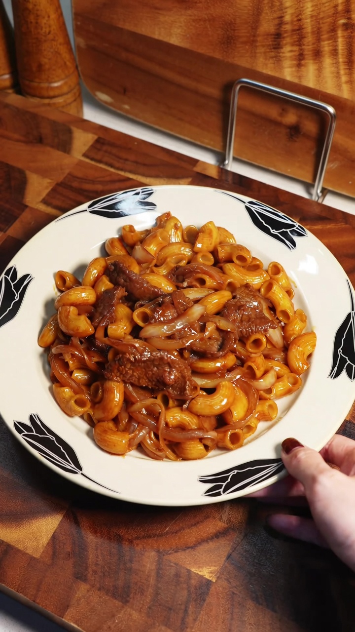 Classic Stir-Fried Beef Macaroni
