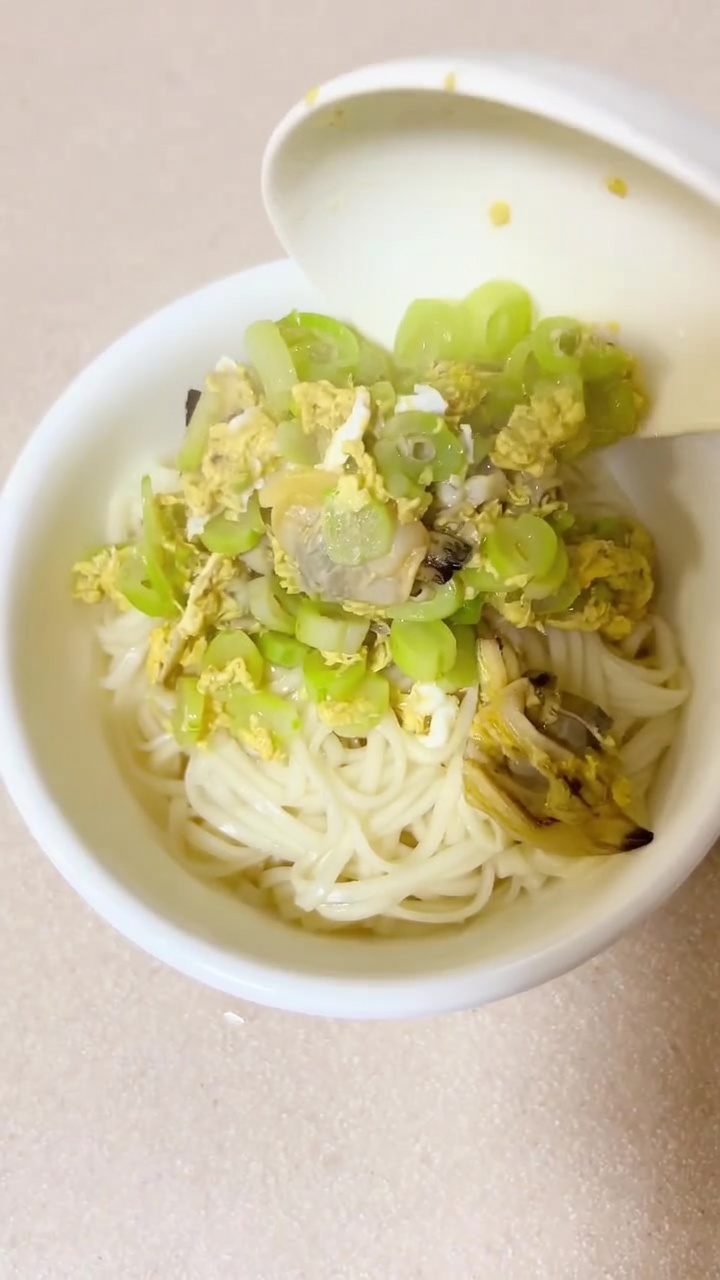 Savory Kidney Bean and Clam Egg Noodle Soup