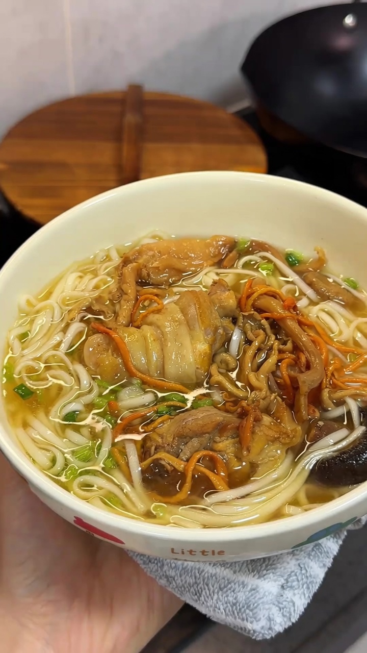 Golden Chicken & Mushroom Soup Noodles