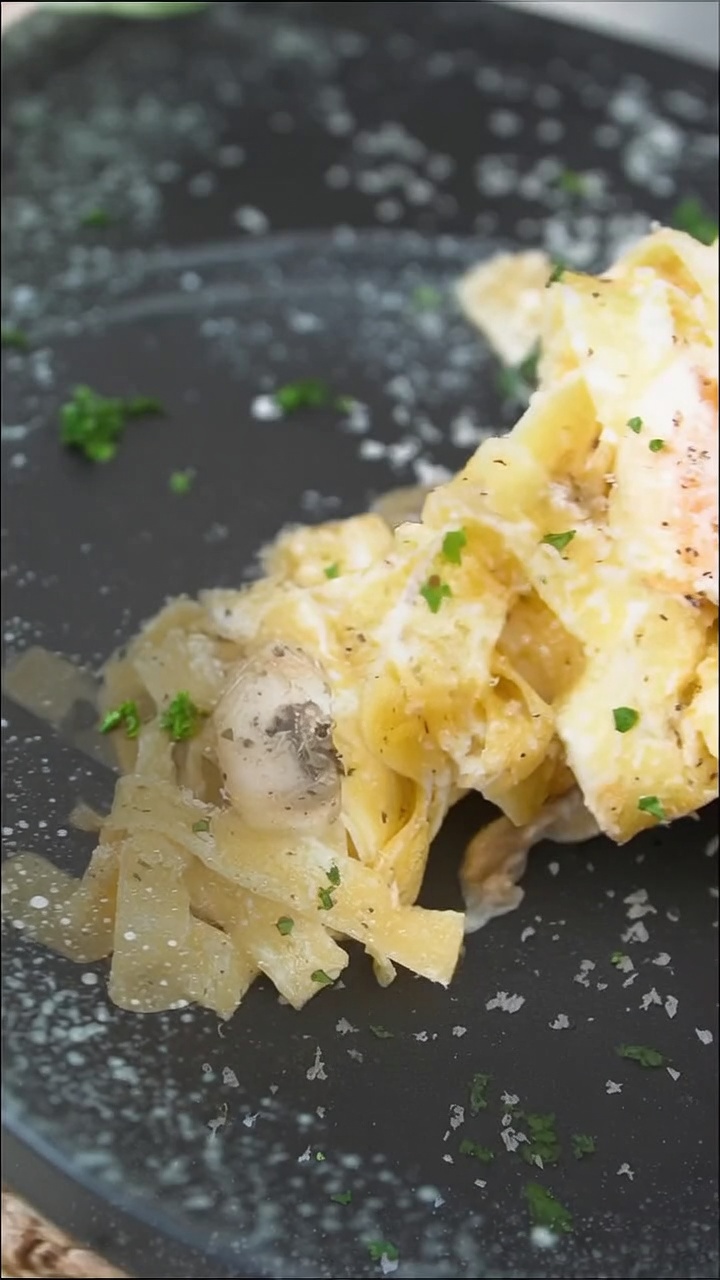 Creamy Mushroom and Black Truffle Pasta