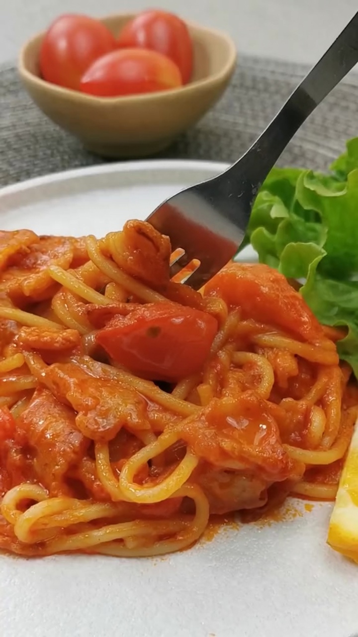 Classic Tomato Bacon Pasta