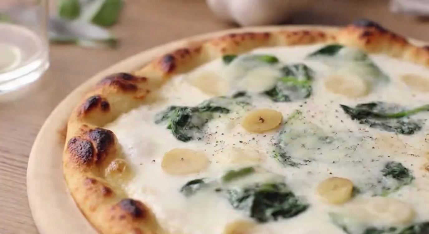 Creamy White Sauce Pizza with Spinach and Garlic