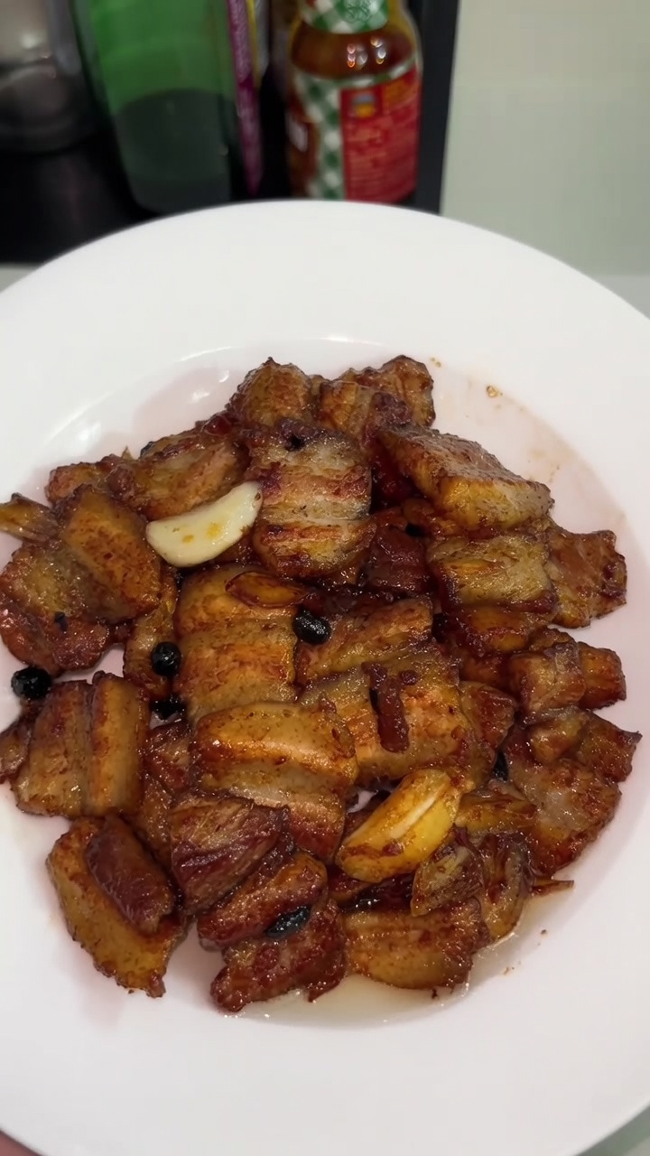 Savory Soy Sauce Pork Belly (豉油王炒五花肉)