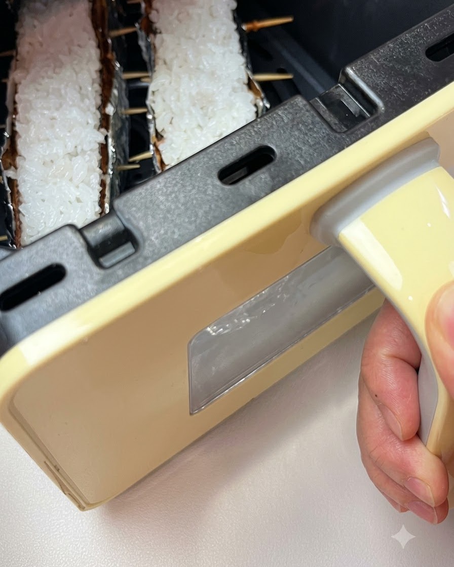 The hardened baked salt layer being scraped and knocked off the top of the pork skin.