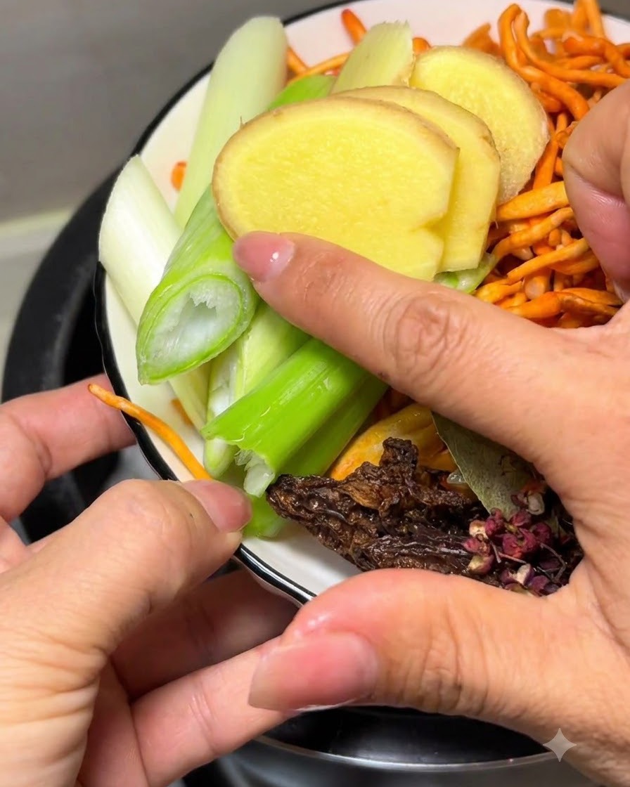 A plate holding scallions, ginger slices, cordyceps, morel mushrooms, and mixed spices.